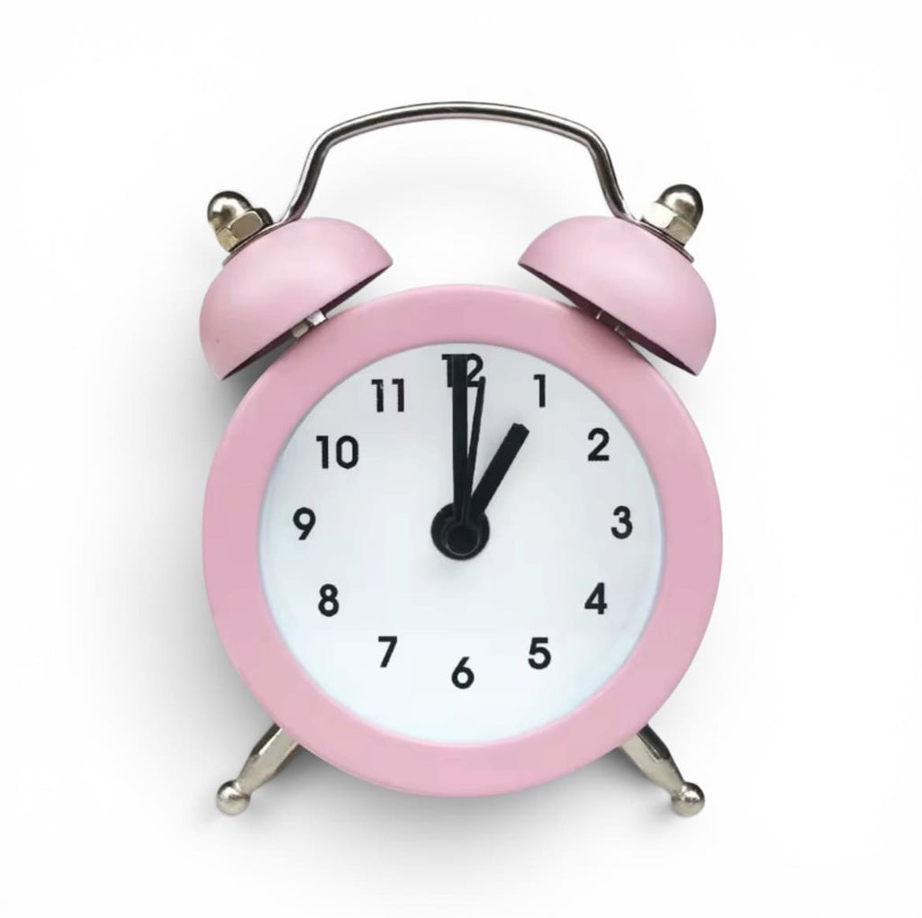 mini reveil horloge rose clair sur fond blanc - monreveil.com