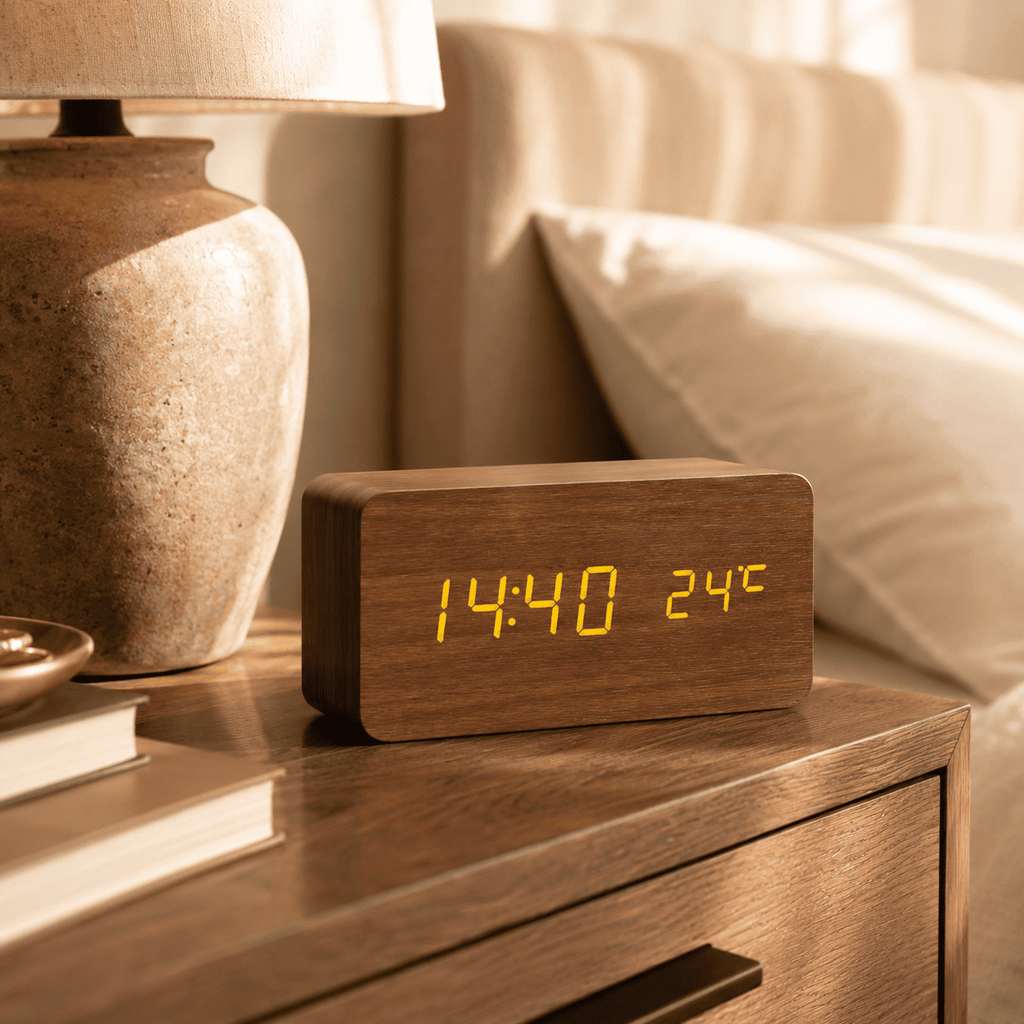 Réveil bois plat chambre design bois foncé - monreveil.com