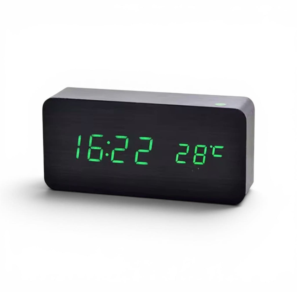 Réveil bois plat fond blanc design noir led verte - monreveil.com