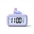 Réveil lapin violet au format plat sur fond blanc
