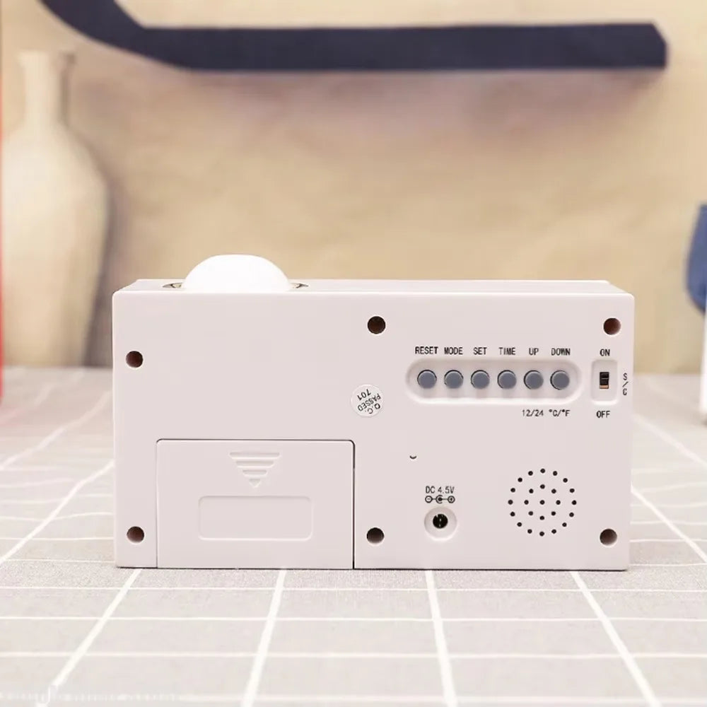 réveil projection vue de dos avec boutons et port d'alimentation - monreveil.com