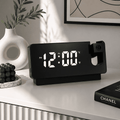 reveil projection noir grand ecran sur un bureau 