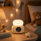 Réveil veilleuse toaster beige dans une chambre d’enfant