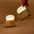 Réveils veilleuses toaster vert et beige côte à côte