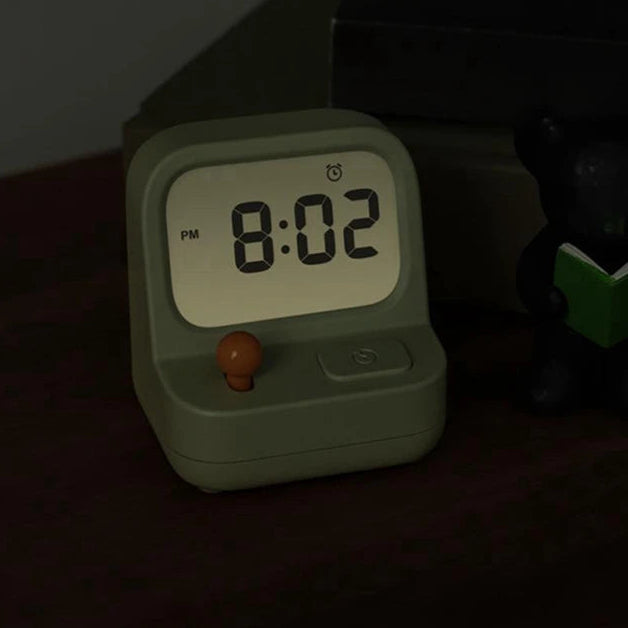 Reveil retro jeux vidéo pour enfant sur table - monreveil.com