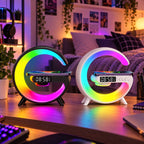 Deux réveils connectés intelligents avec éclairage RGB multicolore installés dans une chambre