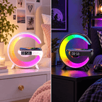Réveil connecté intelligent avec éclairage RGB présenté en version blanche et noire dans une chambre